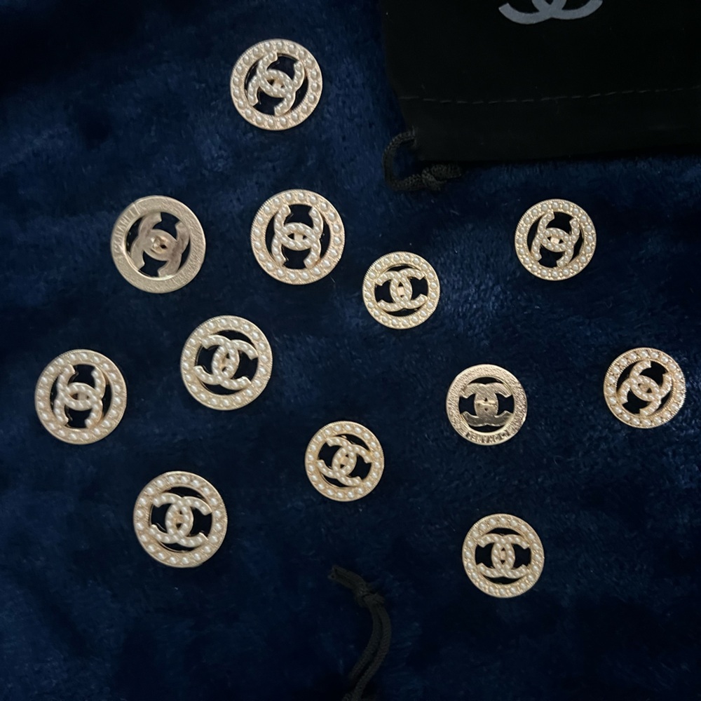 CC-(set of 6) 23mm=0.91”Pearl embellished golden alloy shanked buttons/stamped🤩 - Picture 9 of 15